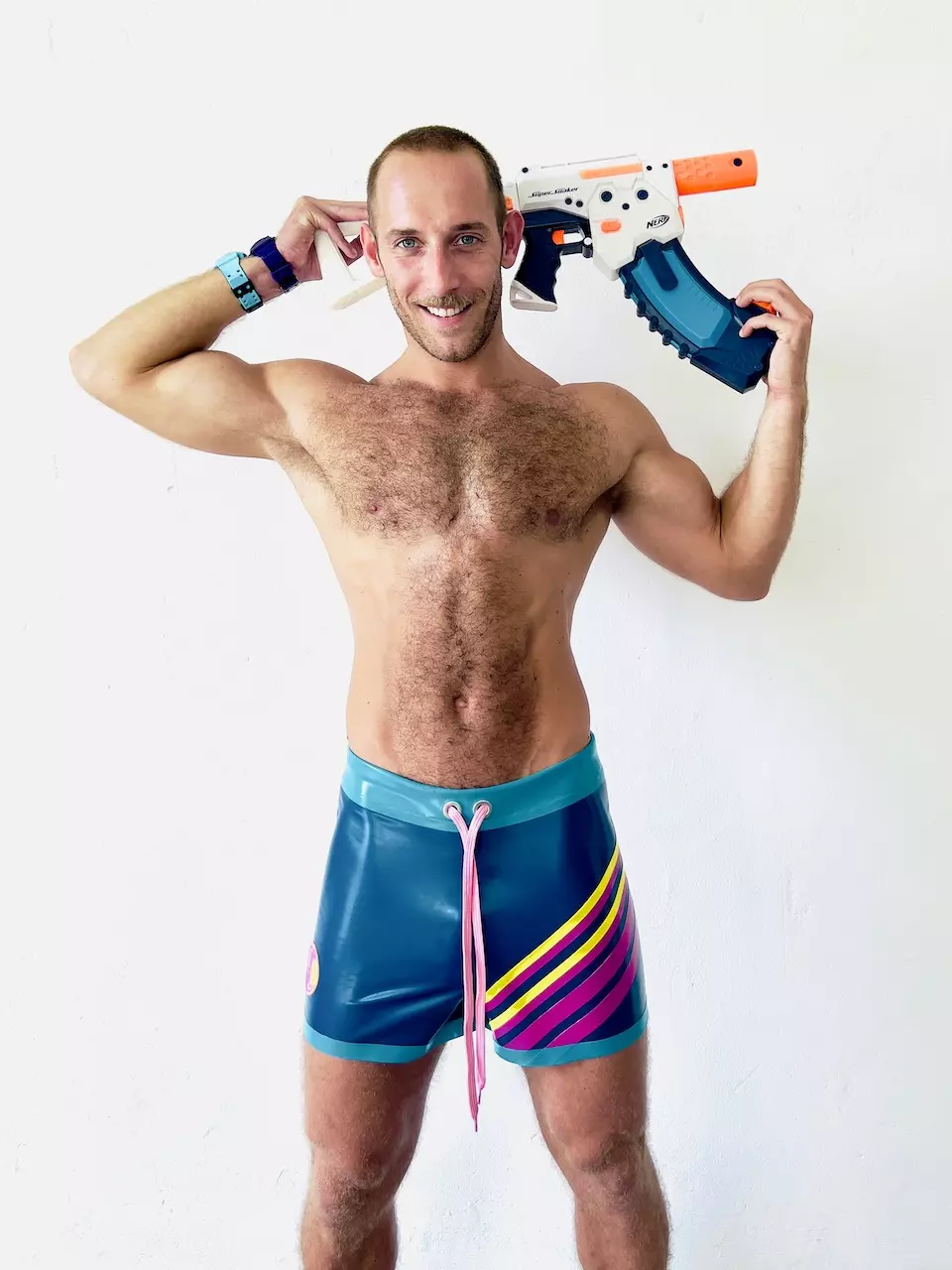 Latex shorts kinky smurf - Image 5