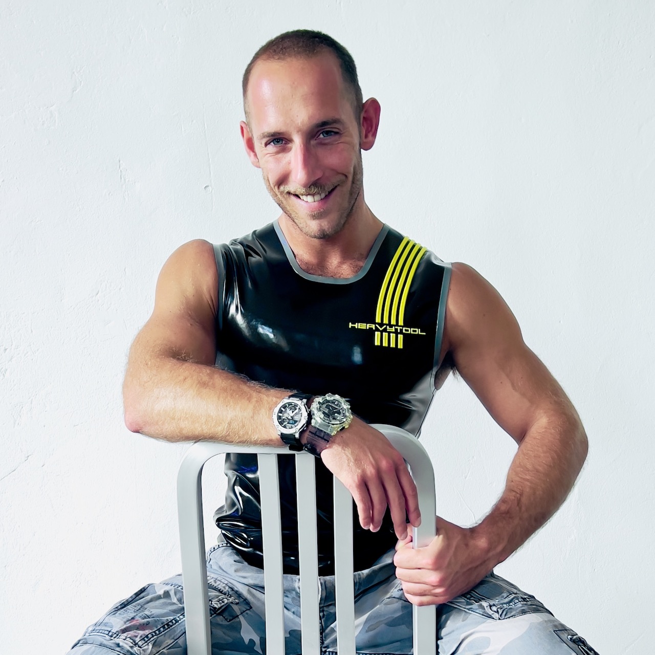 Sleeveless - Yellow - Facts