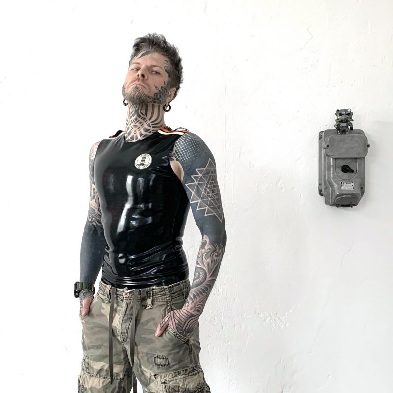 Sleeveless - Berlin - Night - Image 4