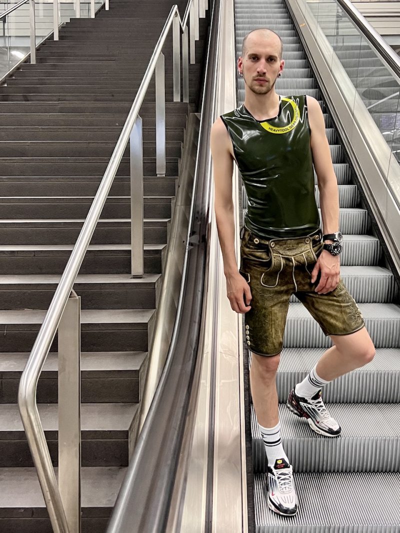 Sleeveless - Sporty - Rubber - Image 8