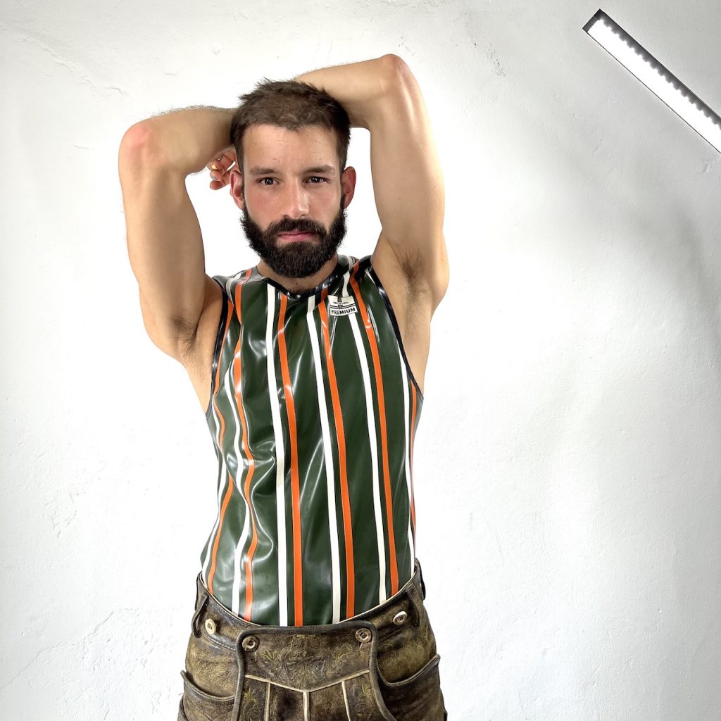 Latex sleeveless classy W89