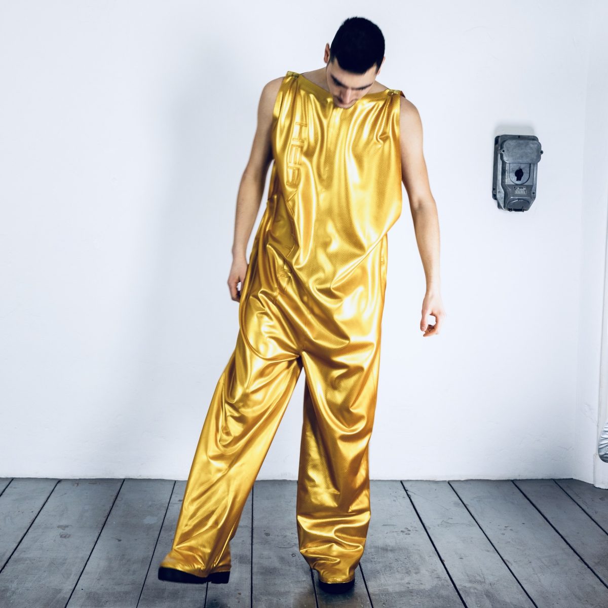 heavytool-gear-rubber-latex-berlin-suit-gold