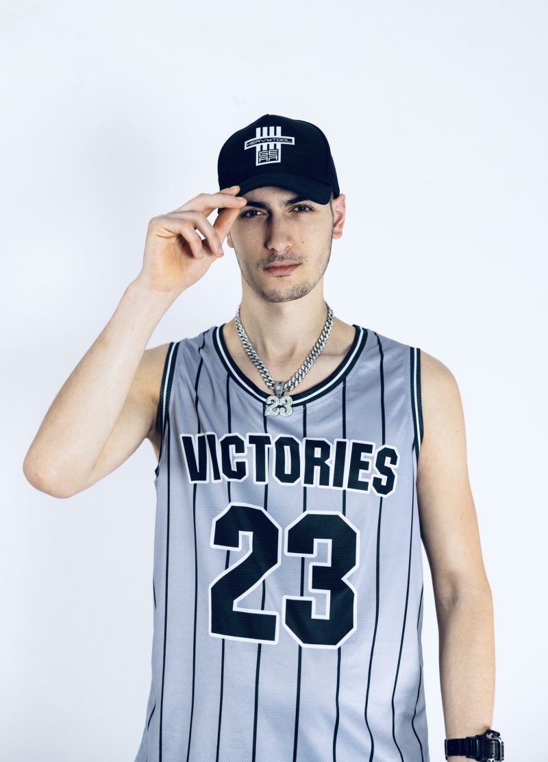 heavytool-gear-sport-wear-collection23-sleeveless-basketball-silver-gym