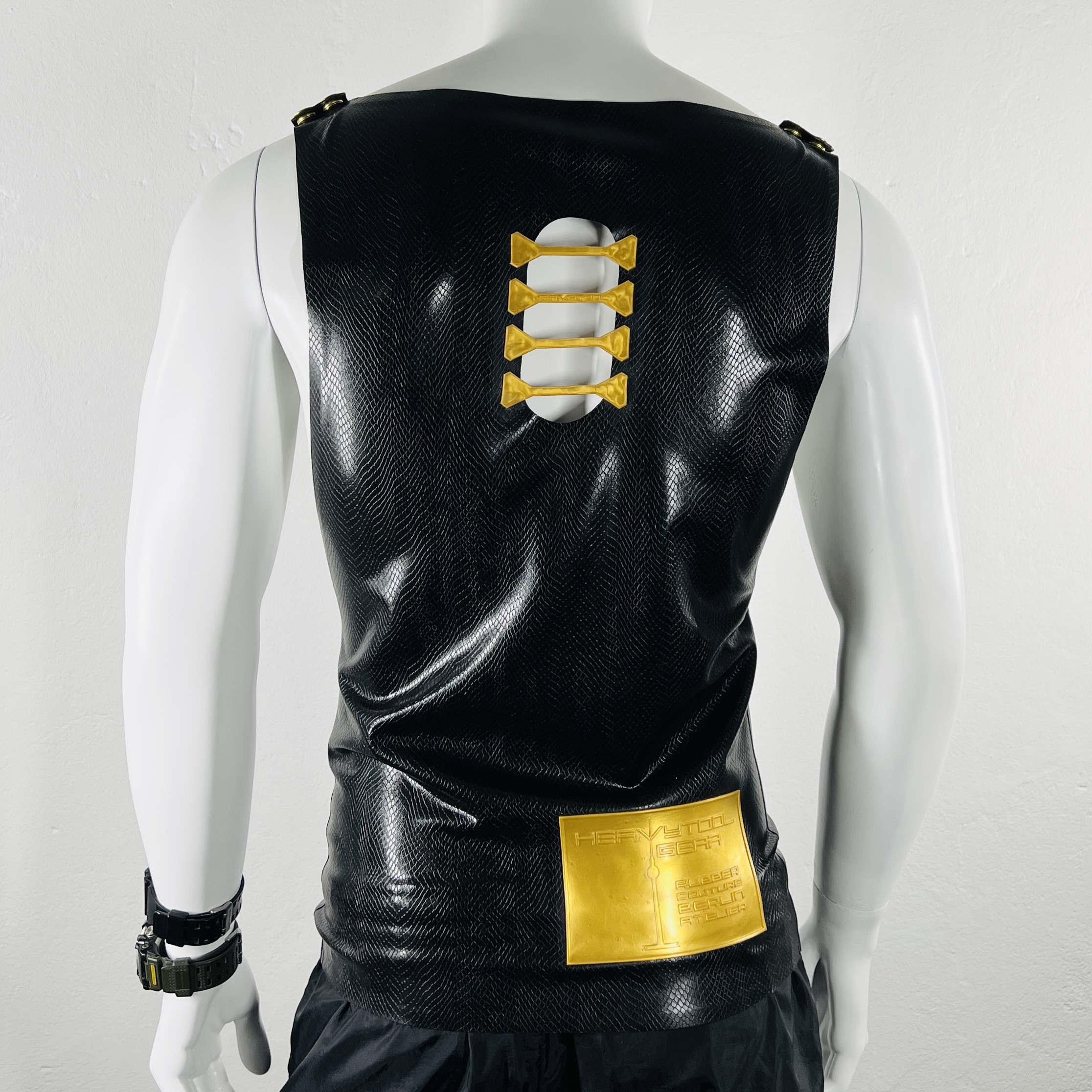 latex-rubber-fashion-fetish-heavytool-gear-sleeveless-gold-black-handmade-reptile-embossed