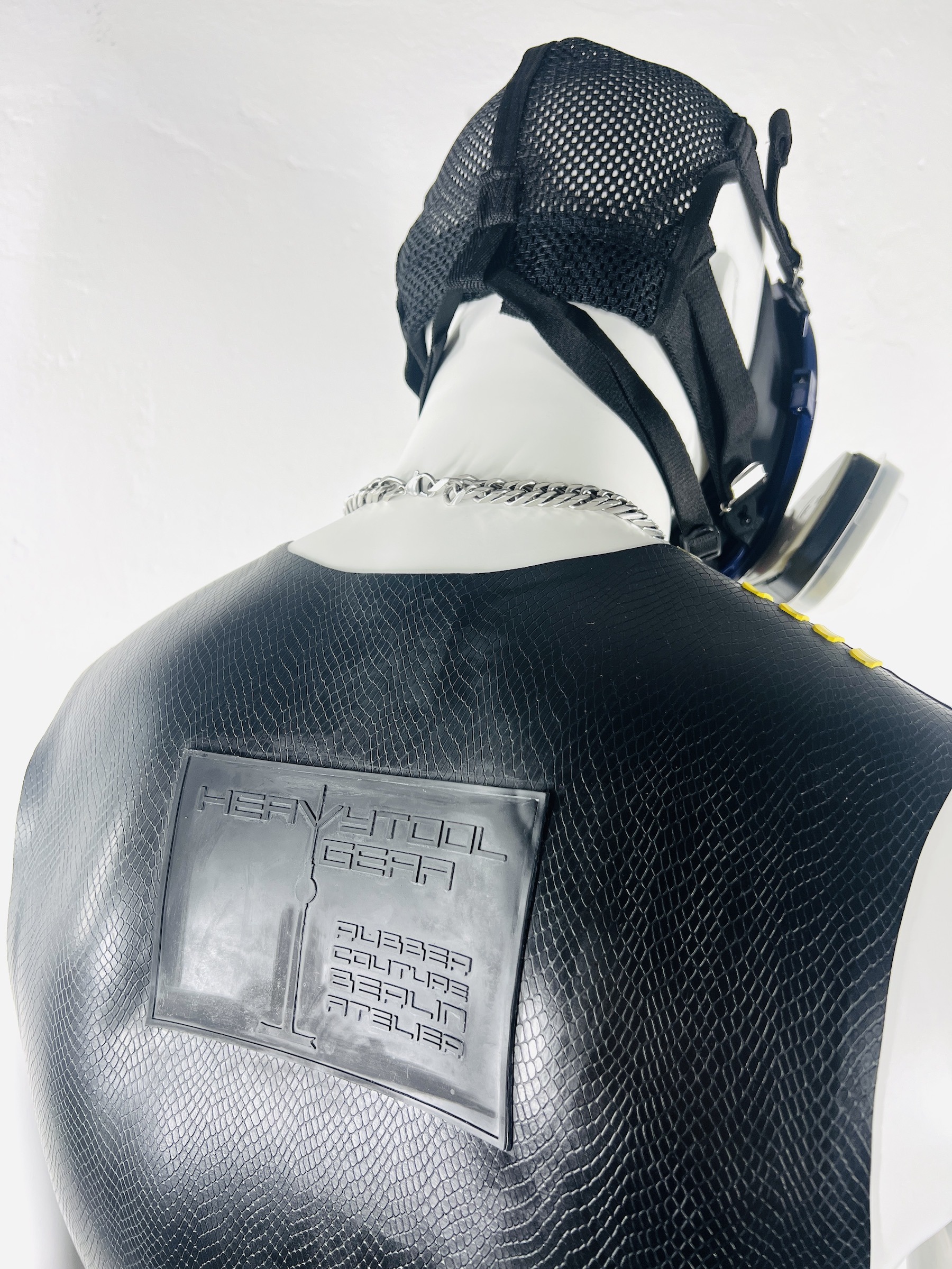 latex-rubber-fashion-fetish-heavytool-gear-sleeveless-yellow-black-handmade-reptile-embossed
