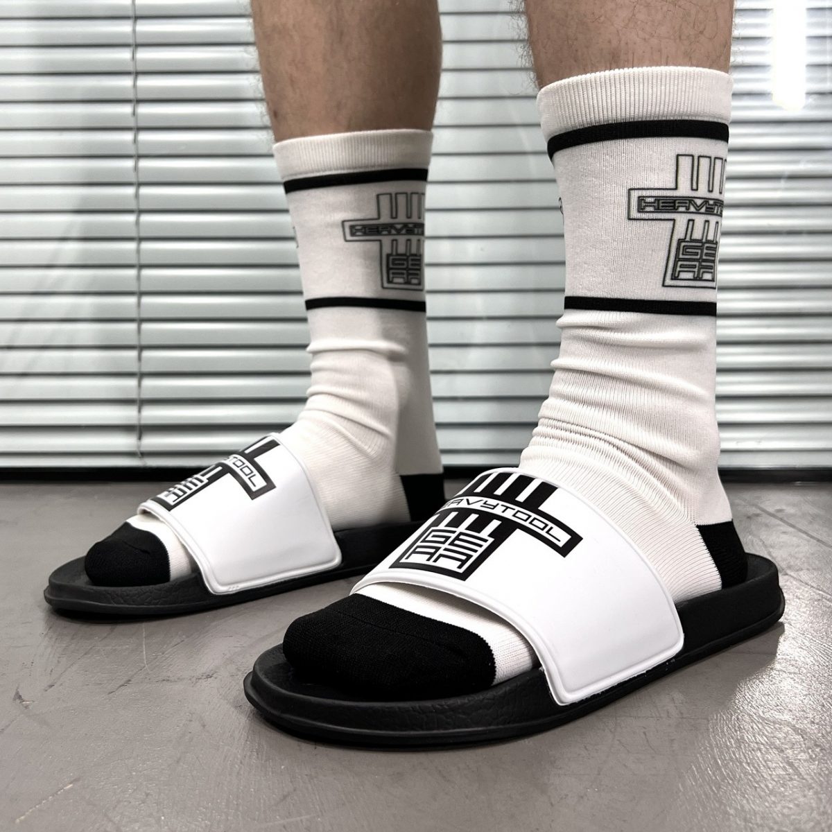 shower-sandals-flip-flops-heavytool-gear-fetish-gay-berlin