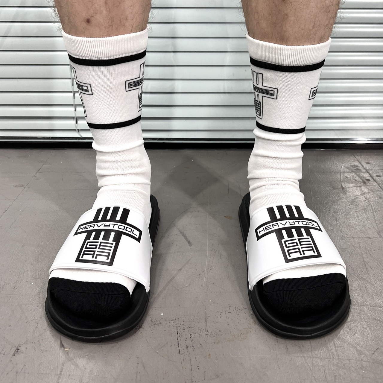 shower-sandals-flip-flops-heavytool-gear-fetish-gay-berlin