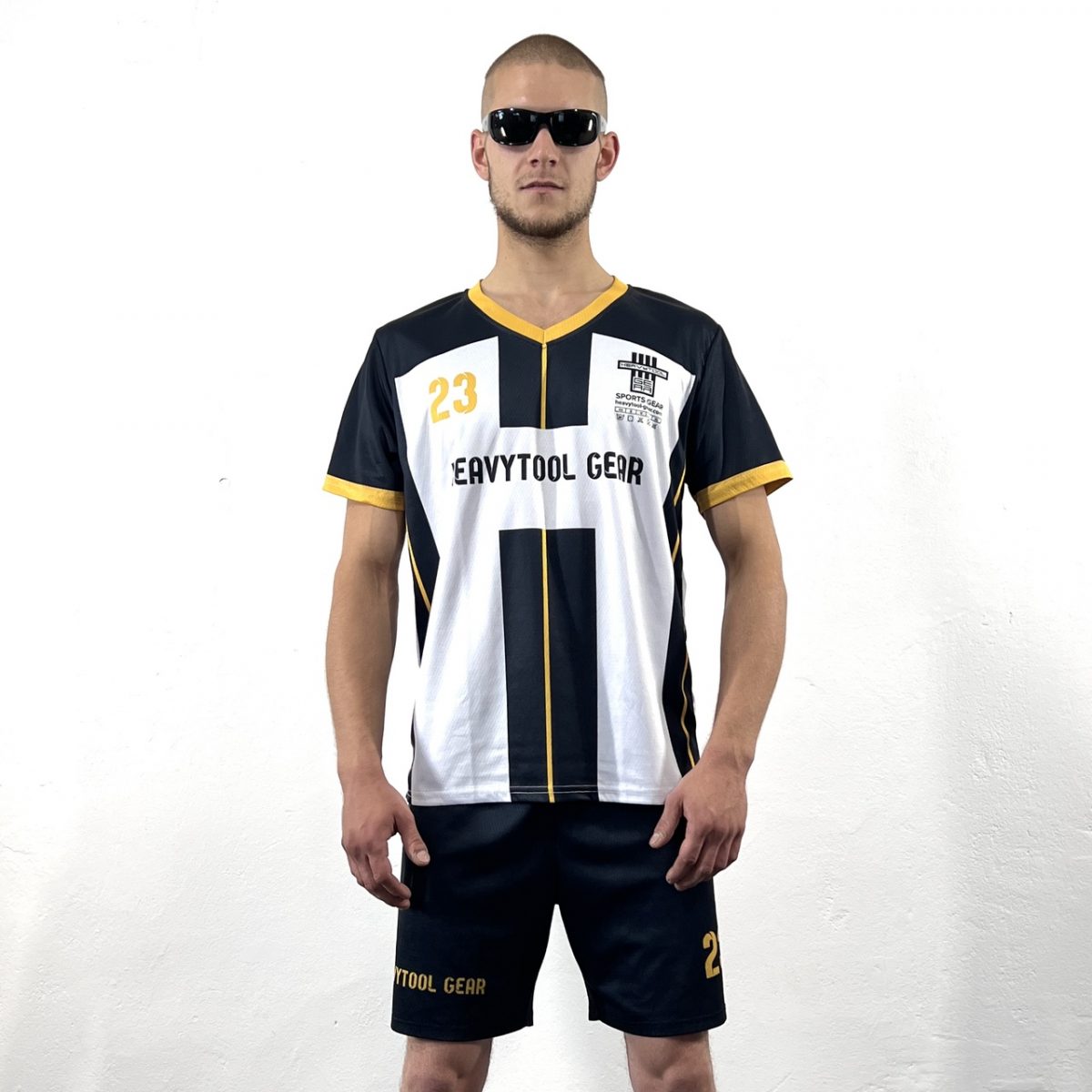trikot-shorts-pants-football-sport-heavytool-gear-fetish-gay-berlin