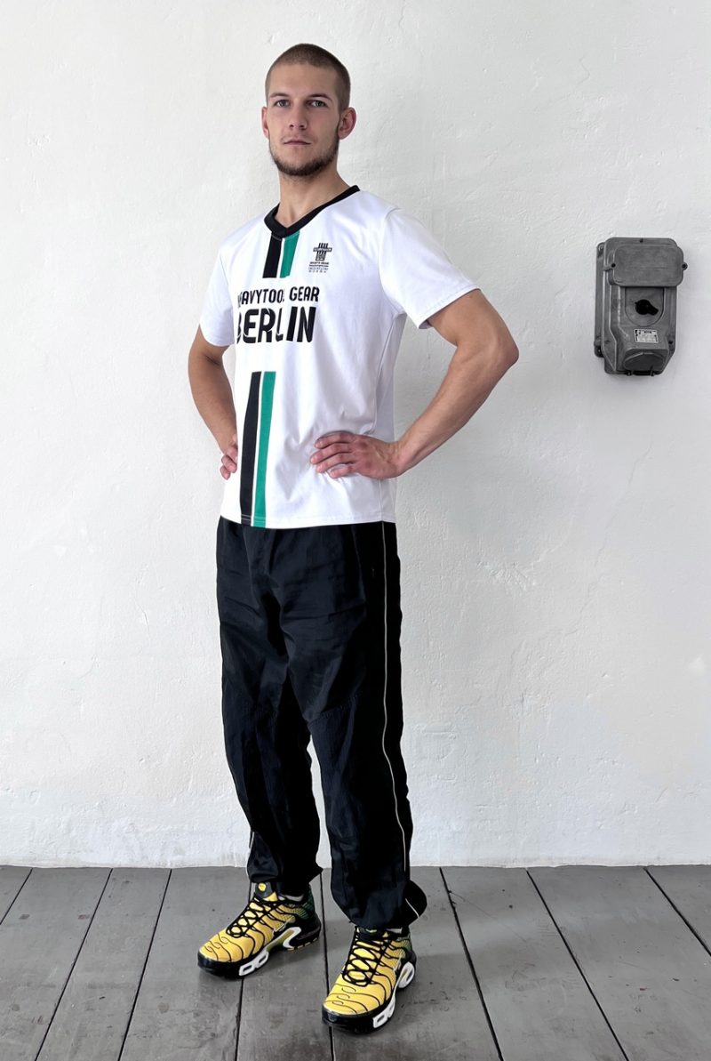 trikot-shirt-tshirt-sport-football-white-green-black-heavytool-gear-fetish-gay-berlin