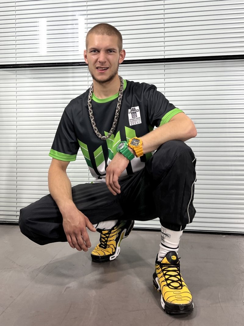 trikot-shirt-tshirt-sport-football-white-green-black-heavytool-gear-fetish-gay-berlin