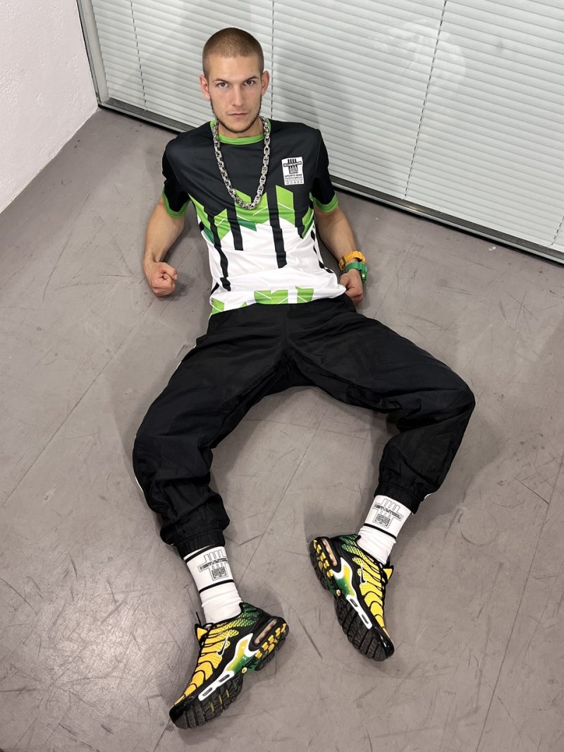 trikot-shirt-tshirt-sport-football-white-green-black-heavytool-gear-fetish-gay-berlin