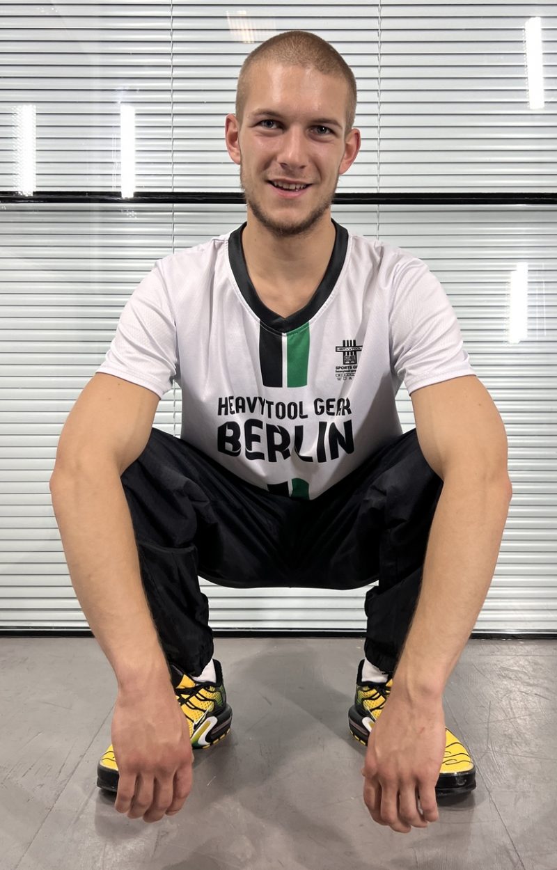 trikot-shirt-tshirt-sport-football-white-green-black-heavytool-gear-fetish-gay-berlin