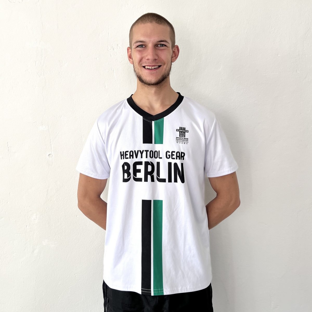 trikot-shirt-tshirt-sport-football-white-green-black-heavytool-gear-fetish-gay-berlin