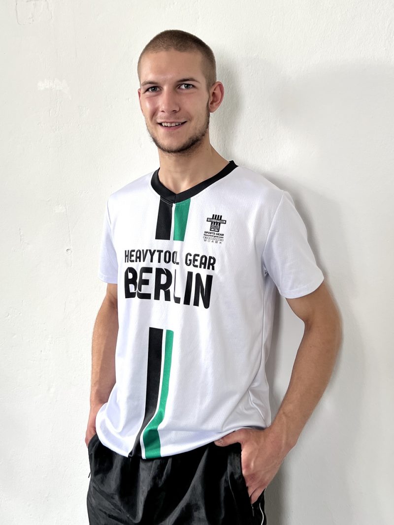 trikot-shirt-tshirt-sport-football-white-green-black-heavytool-gear-fetish-gay-berlin