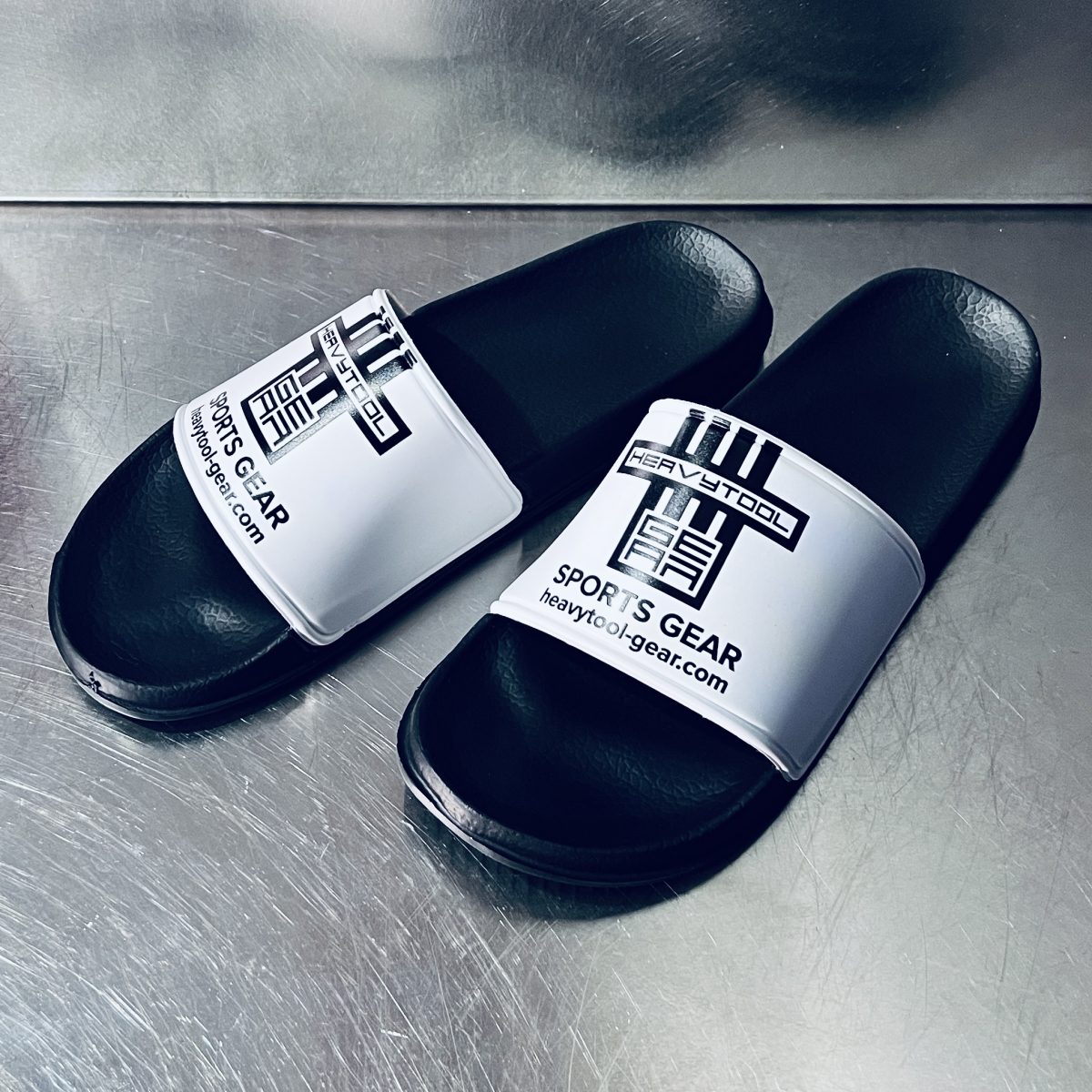 Collection23-Slides-Kinky-Feets.23-white2